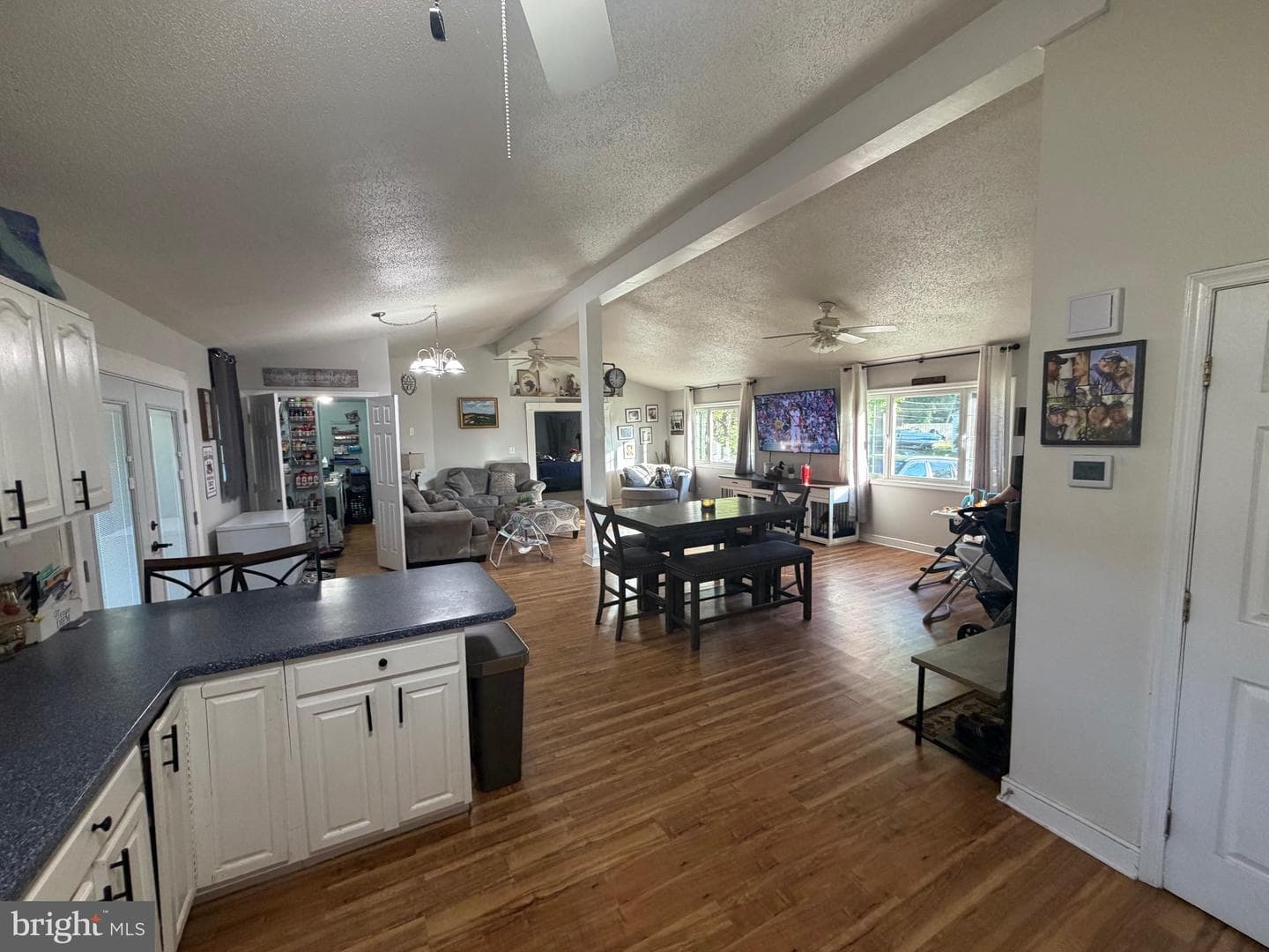 1223 Pine Avenue photo 5