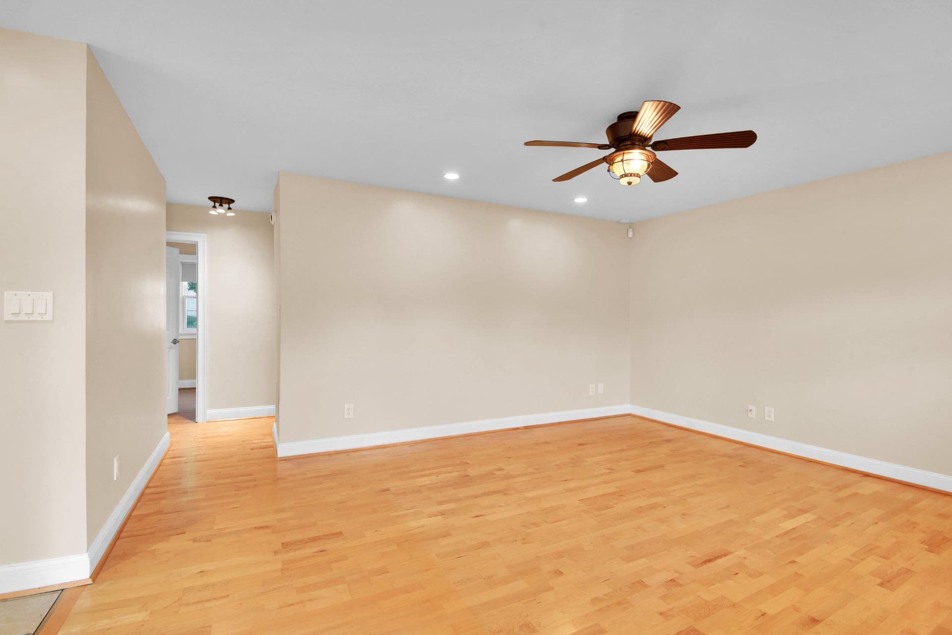 7729 Vena Court photo 4