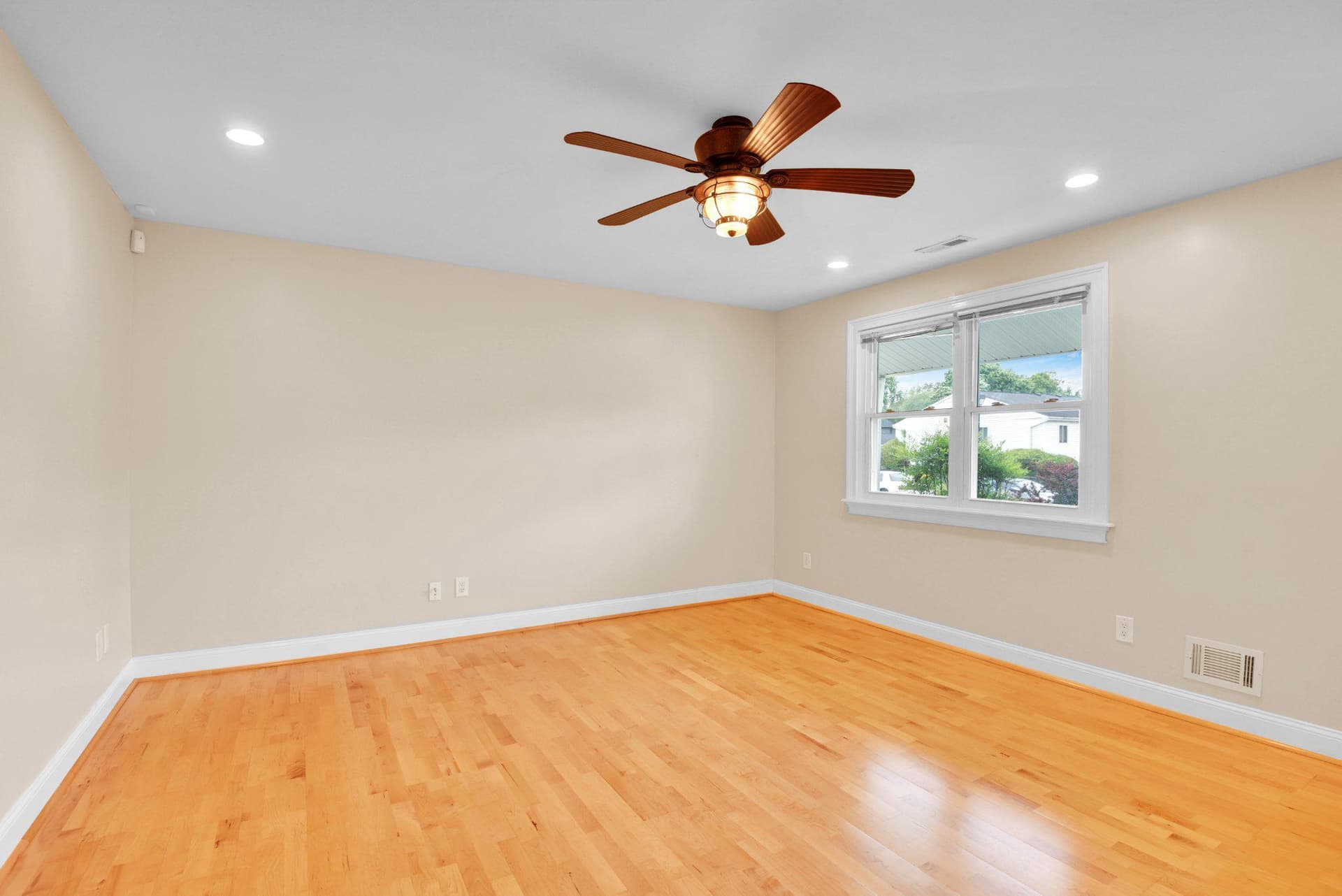 7729 Vena Court photo 5