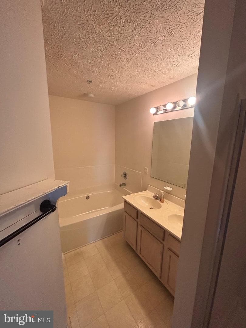 20 F Ironstone #20 F photo 35