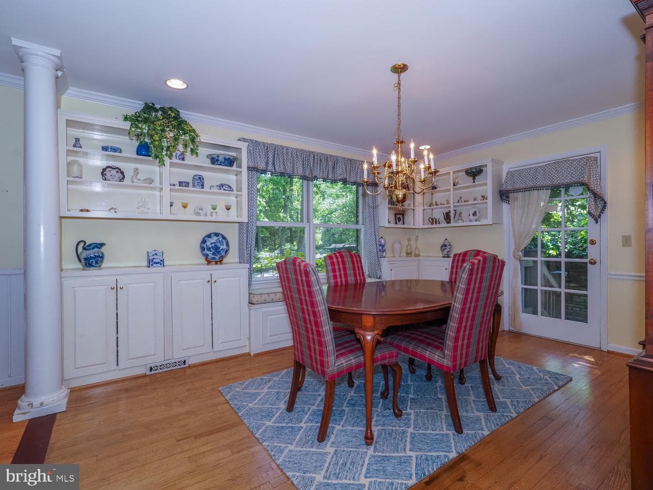 2644 Queen Anne Cir photo 9