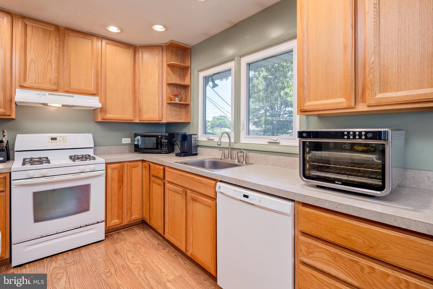 390 Phirne Rd W photo 25