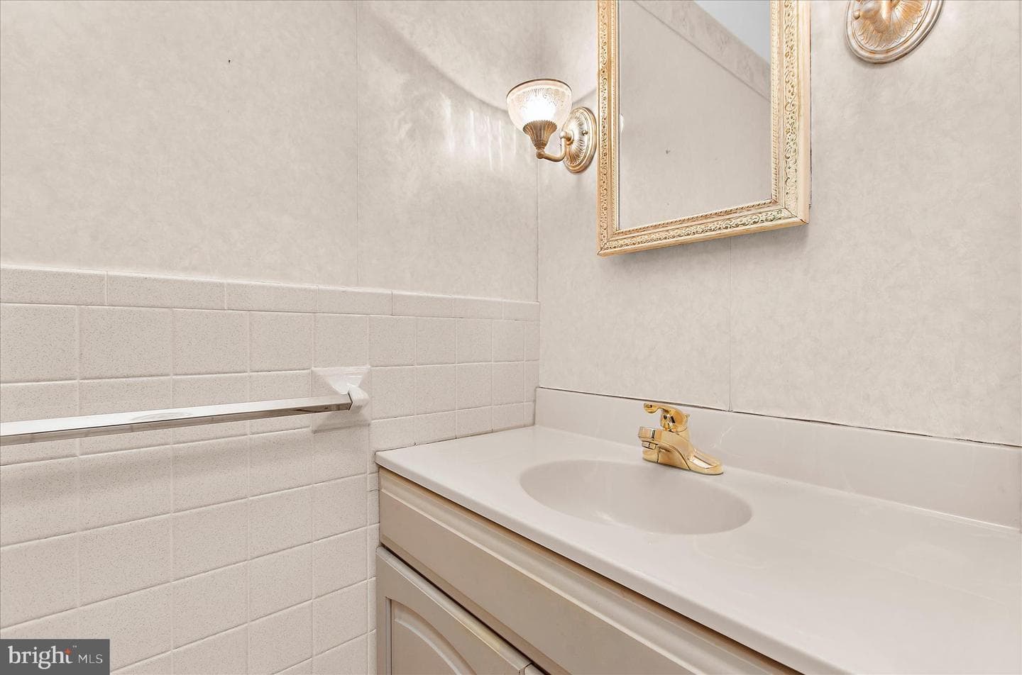 537 Devonshire Court photo 24
