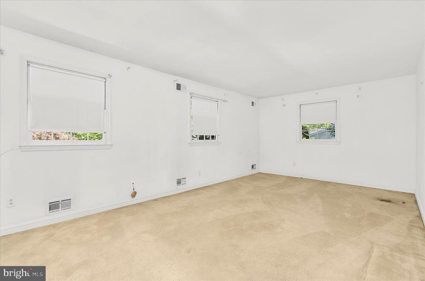 537 Devonshire Court photo 25