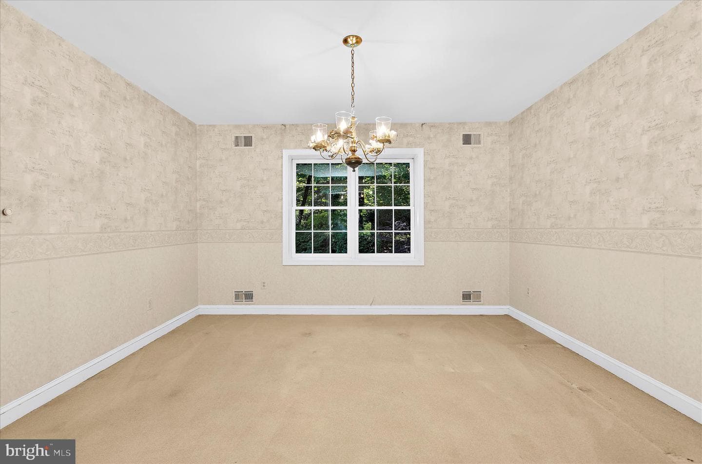 537 Devonshire Court photo 8