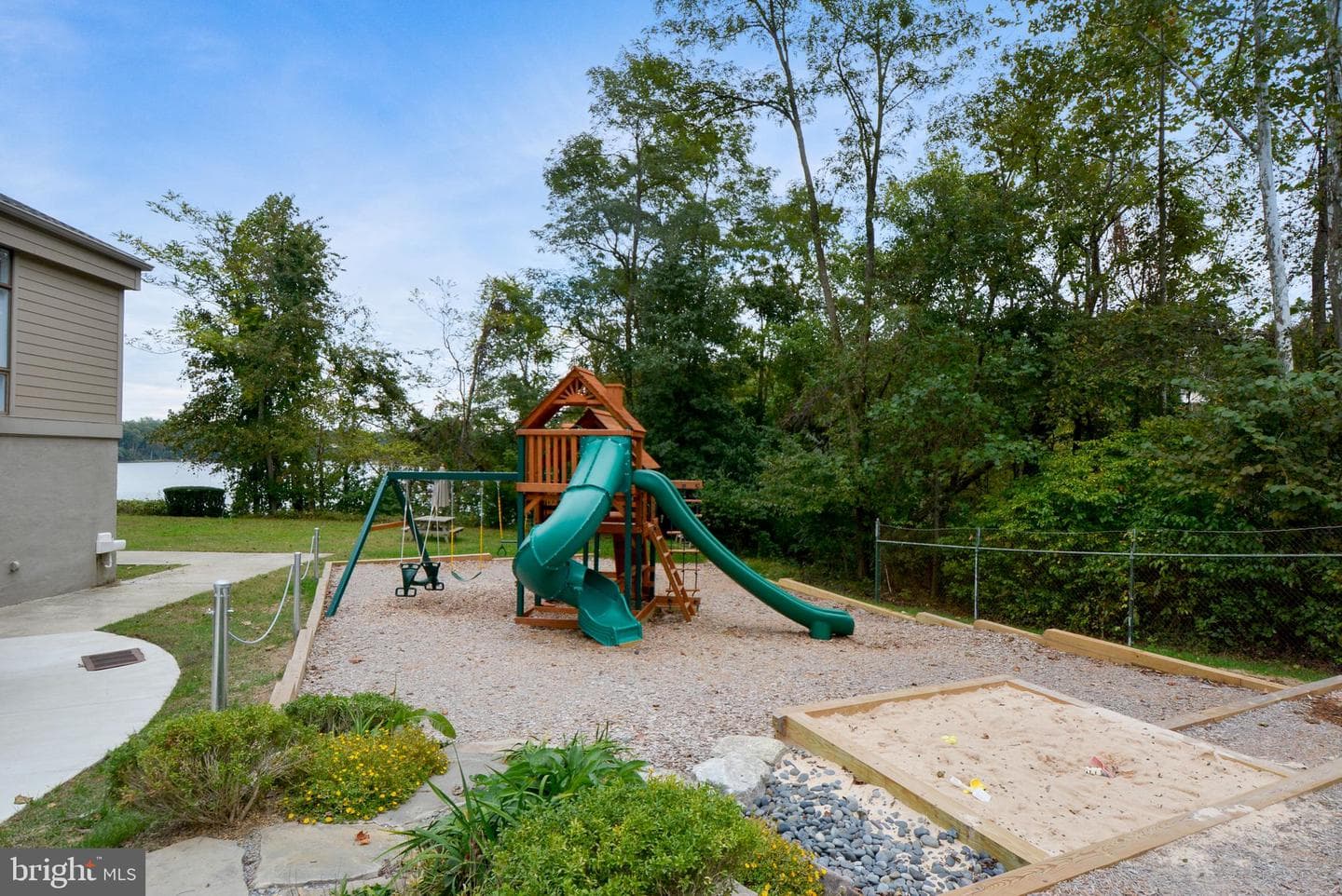 698 Discovery Road photo 50