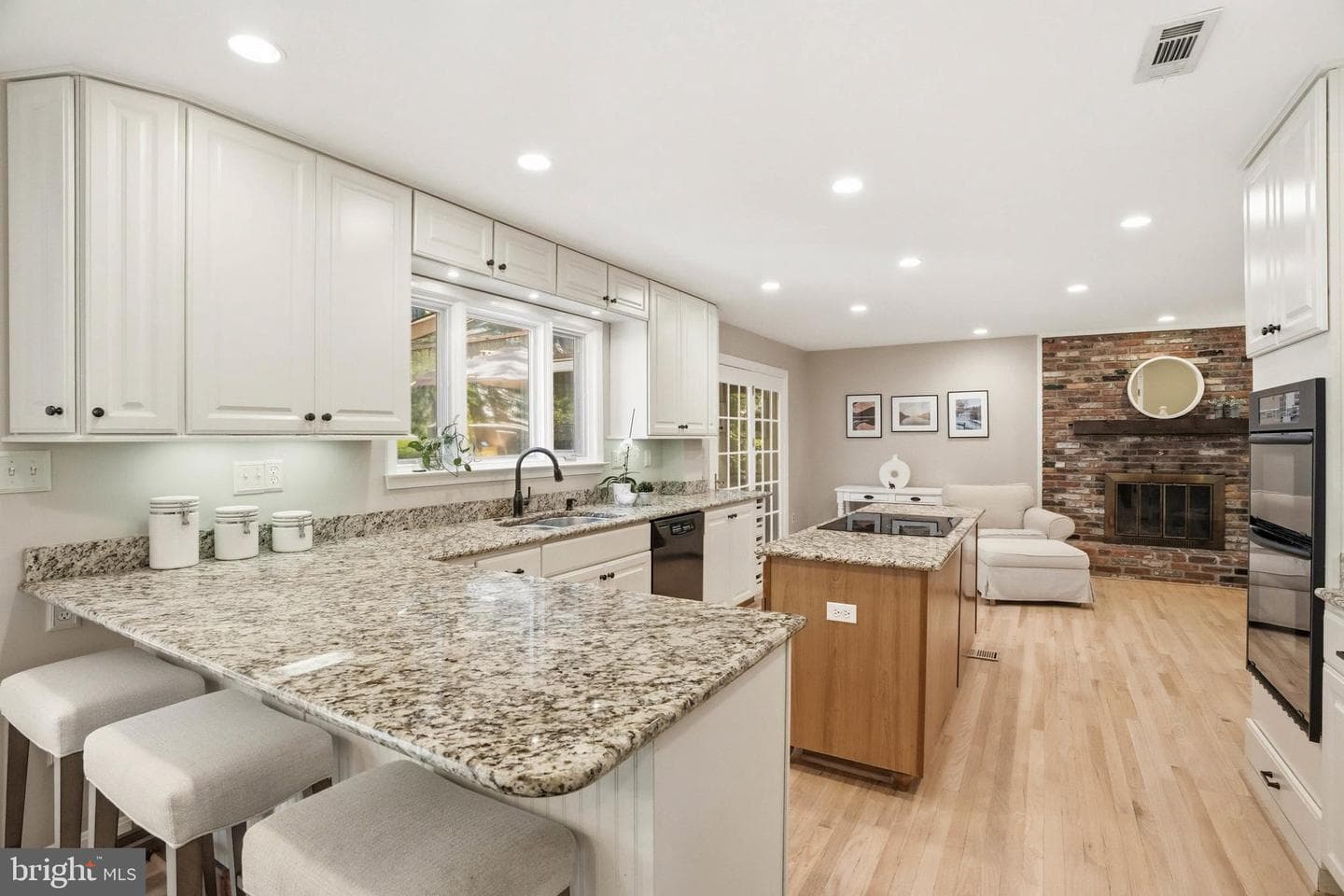 602 Bay Hills Drive photo 9