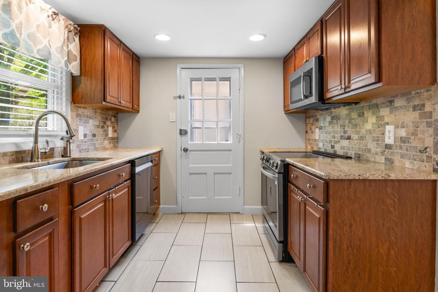 1801 E Regents Park Road photo 16