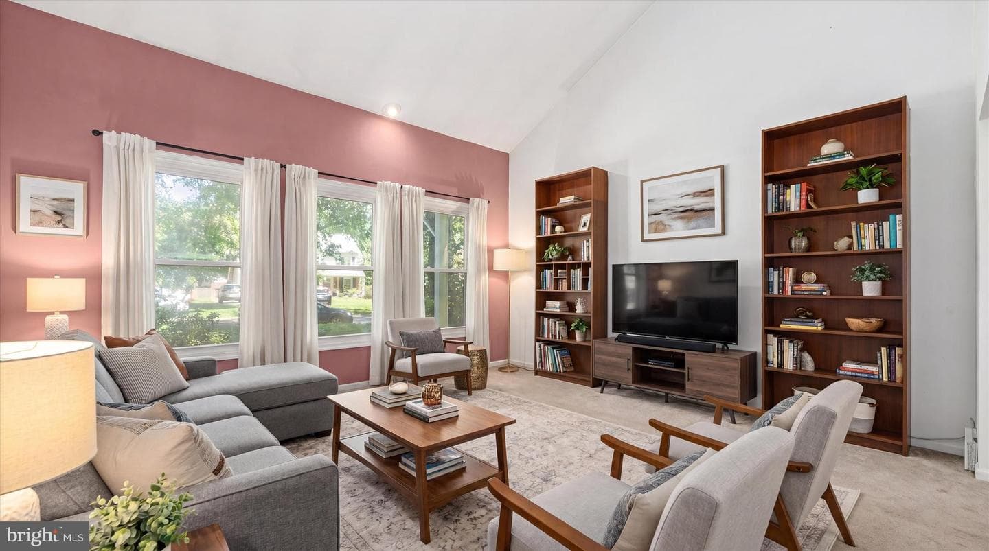 446 Fairford Ct photo 3
