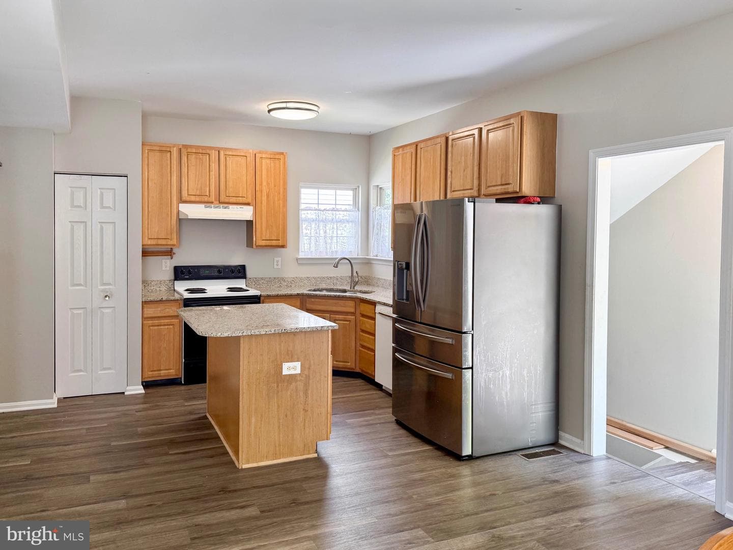 65 Lawrence Avenue photo 11