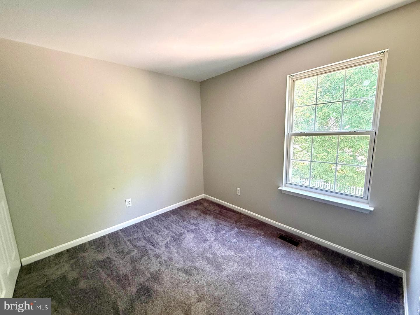 65 Lawrence Avenue photo 16