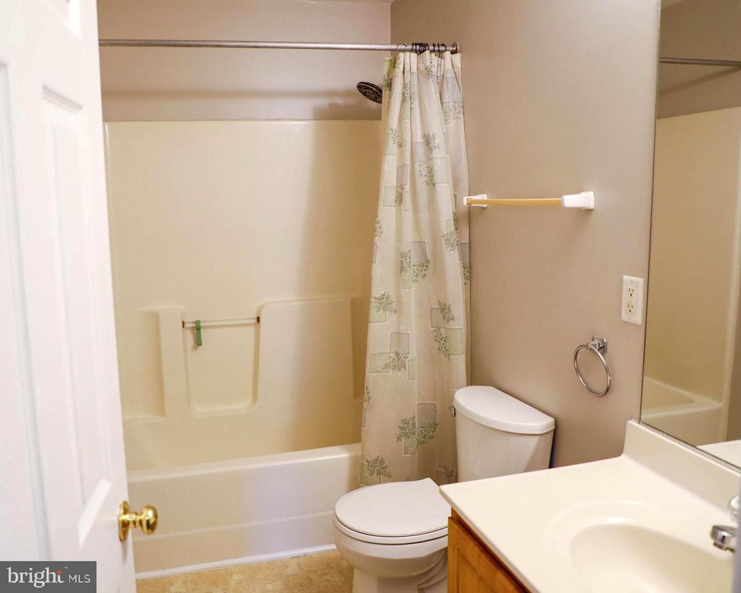 65 Lawrence Avenue photo 18