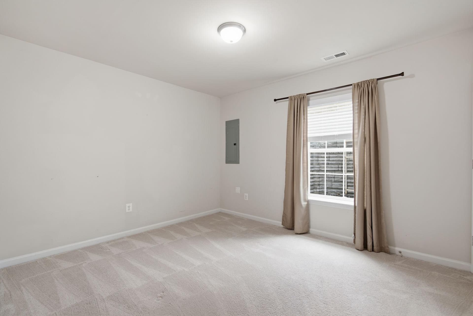 1335 Hawthorn Drive photo 38