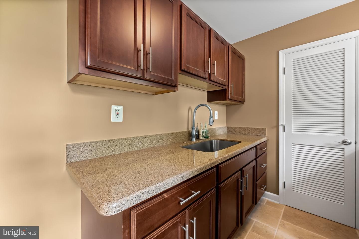 381 Sheffield Road photo 22