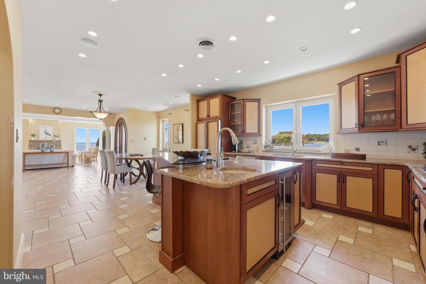 2292 Lake Dr photo 13