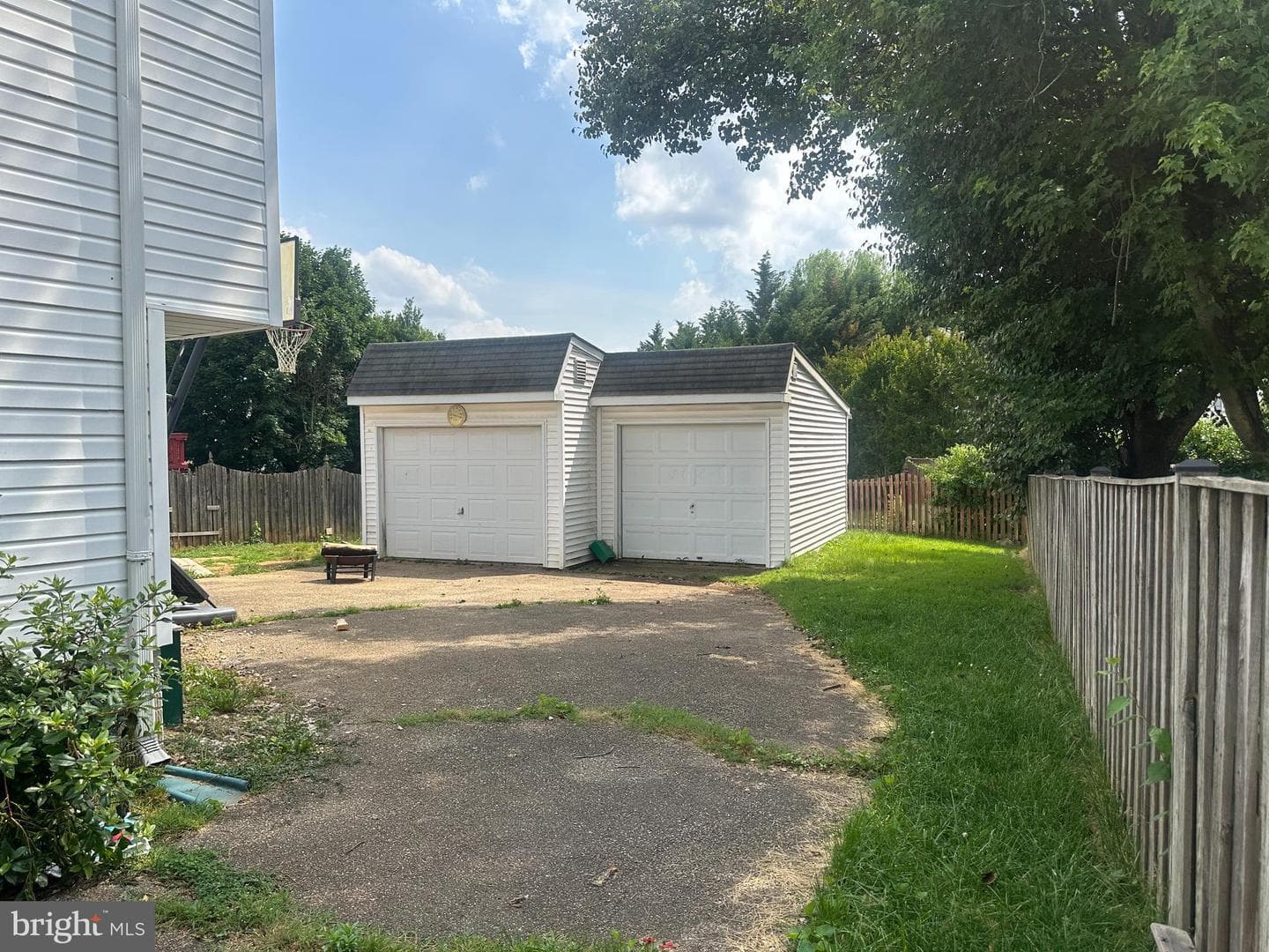 736 Sunnyfield Lane photo 4