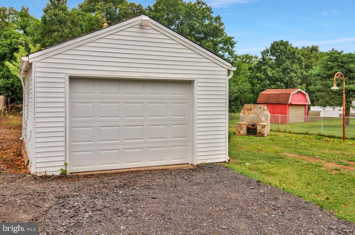 906 Hammonds Lane photo 34