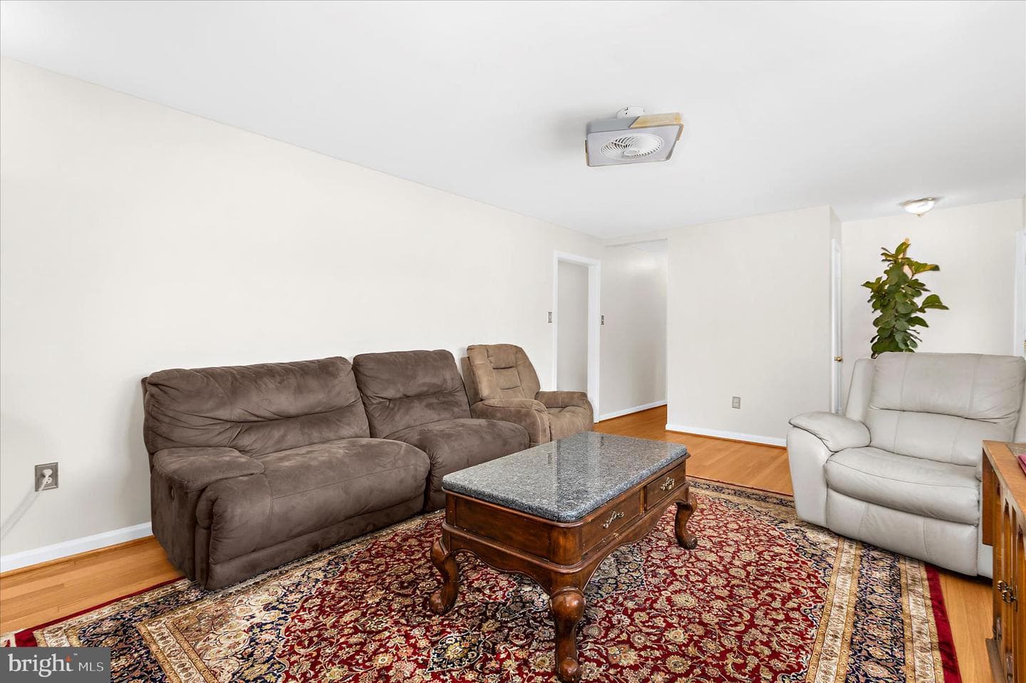 949 Oakdale Circle photo 3