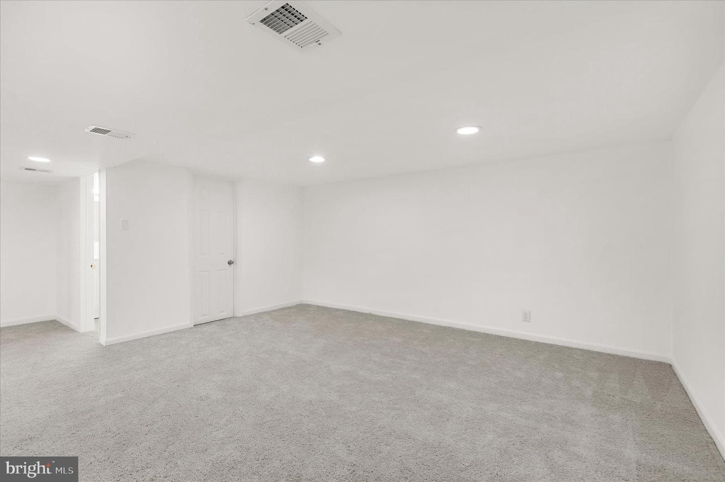 949 Oakdale Circle photo 32