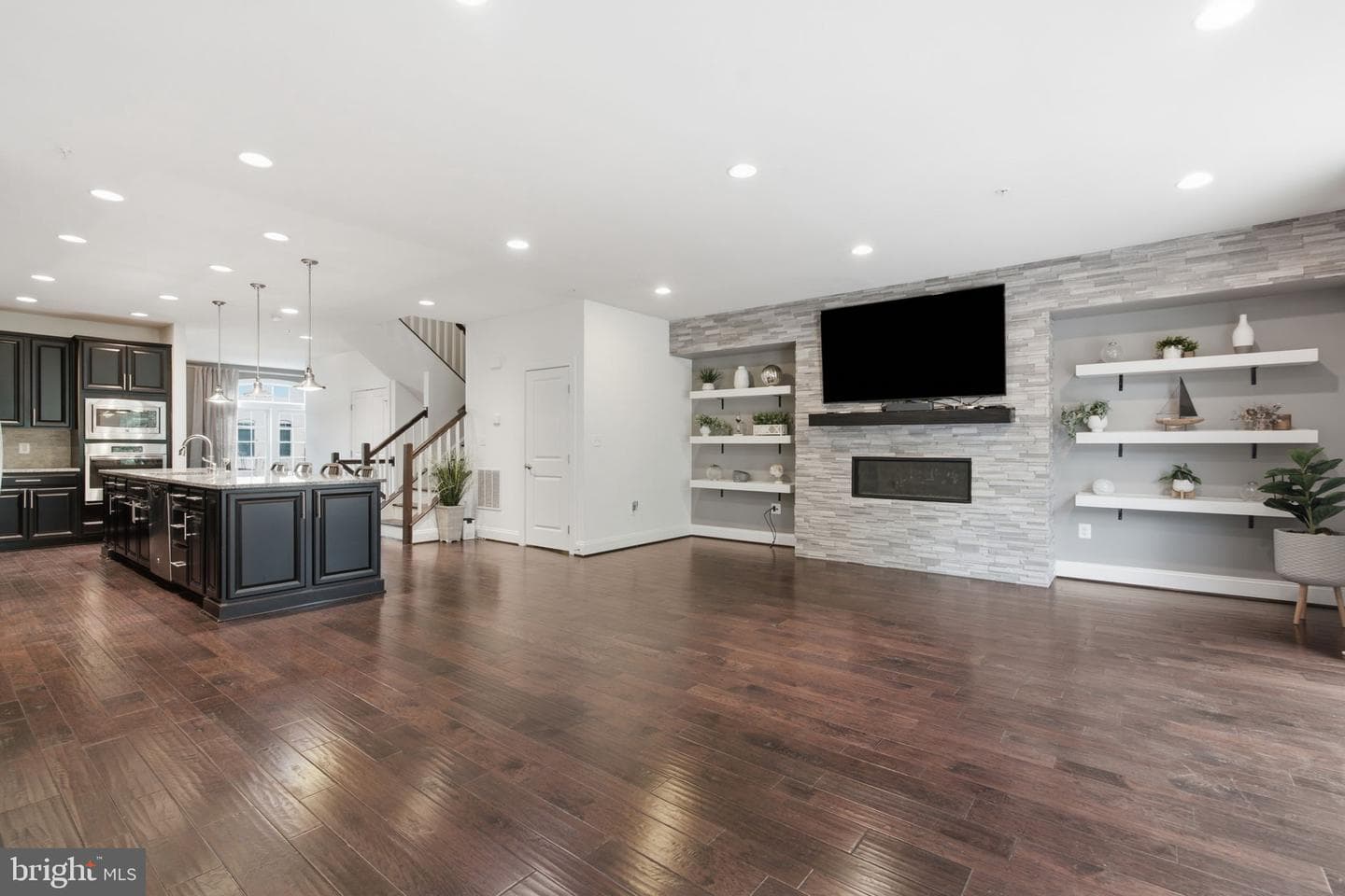 148 Merrimack Way photo 6