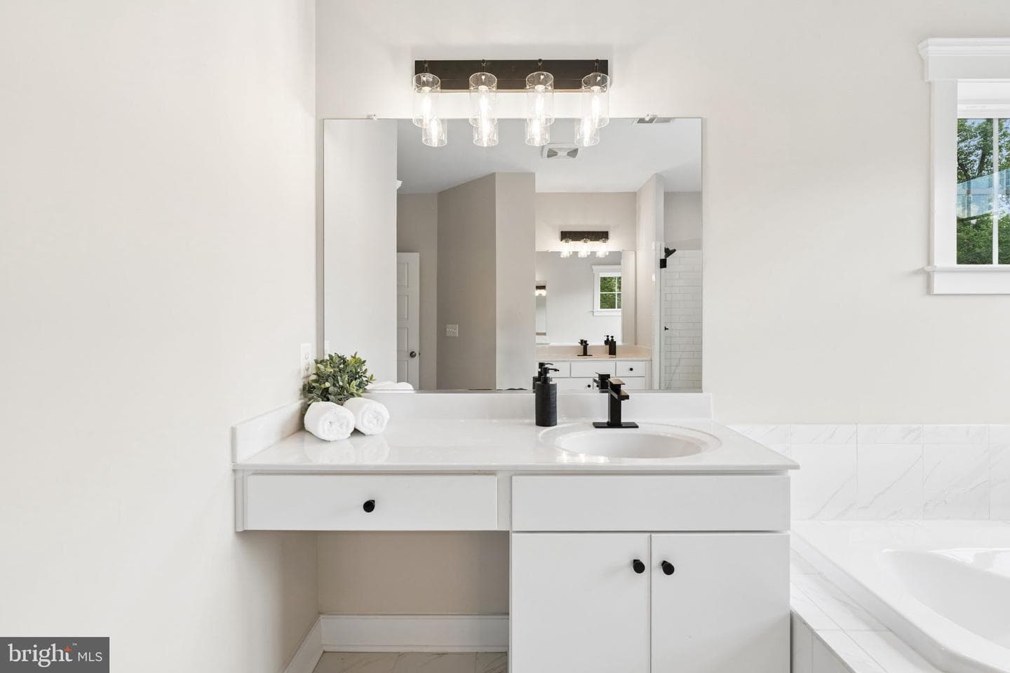 2019 Basil Hall Court photo 54