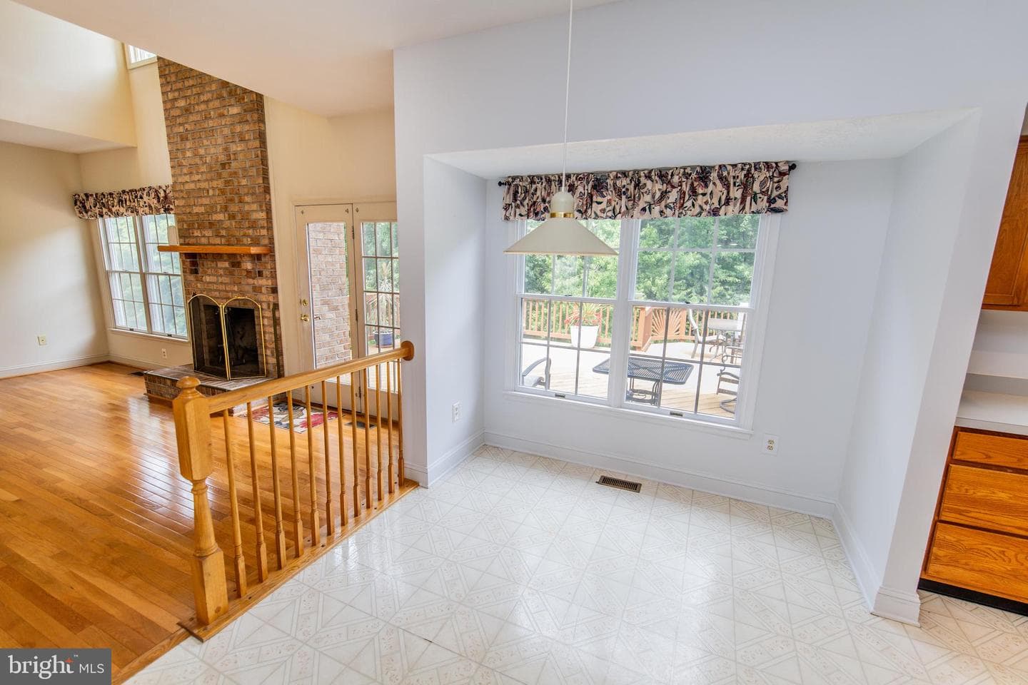 734 Thornwood Drive photo 9