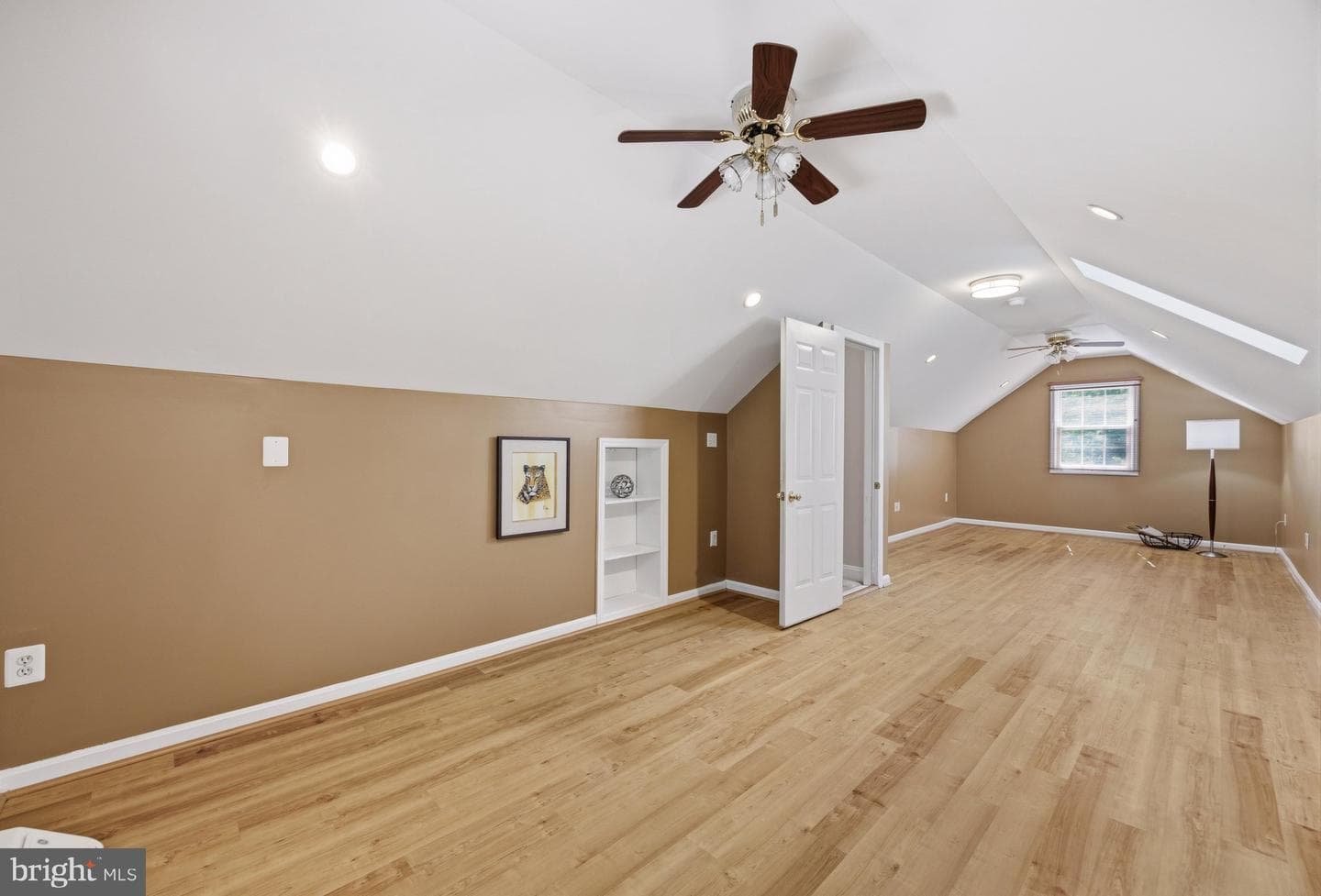 1135 Goldfinch Lane photo 34