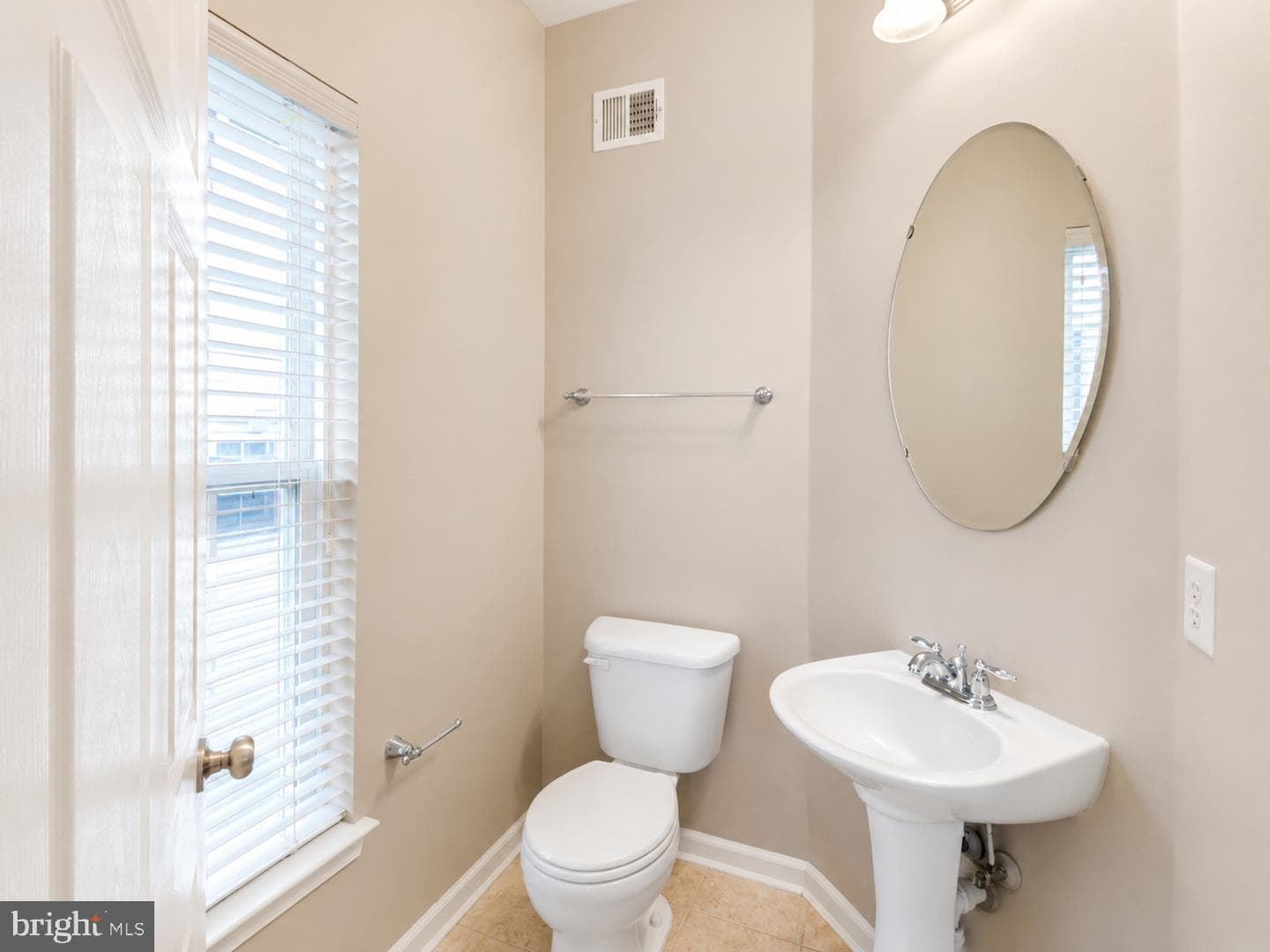 1743 Theale Way photo 11