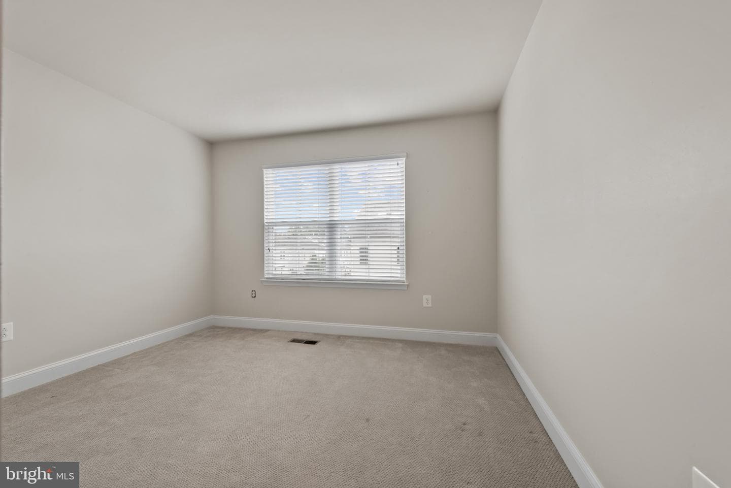 709 Skippers Lane photo 32