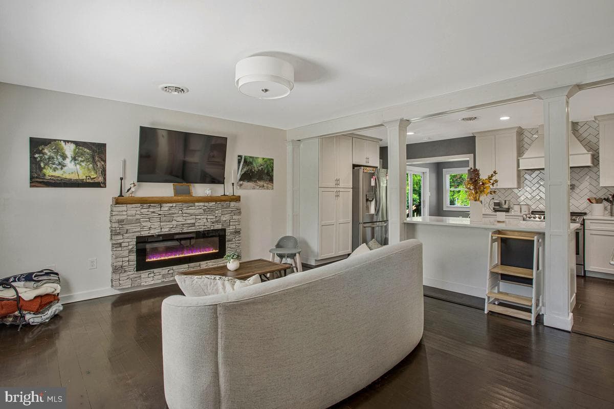 7054 Charleston Avenue photo 4