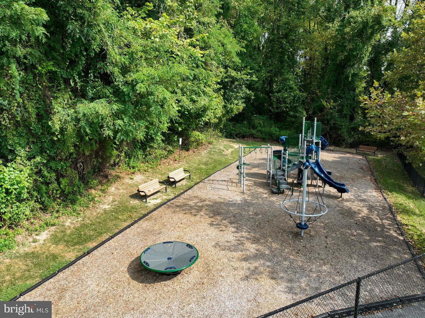 144 Riverton Place photo 46