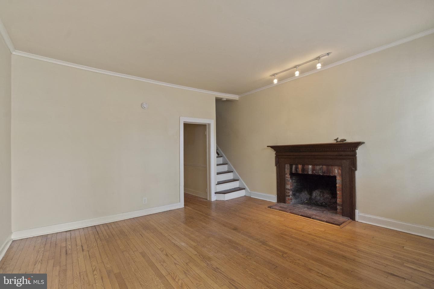111 Conduit Street photo 3
