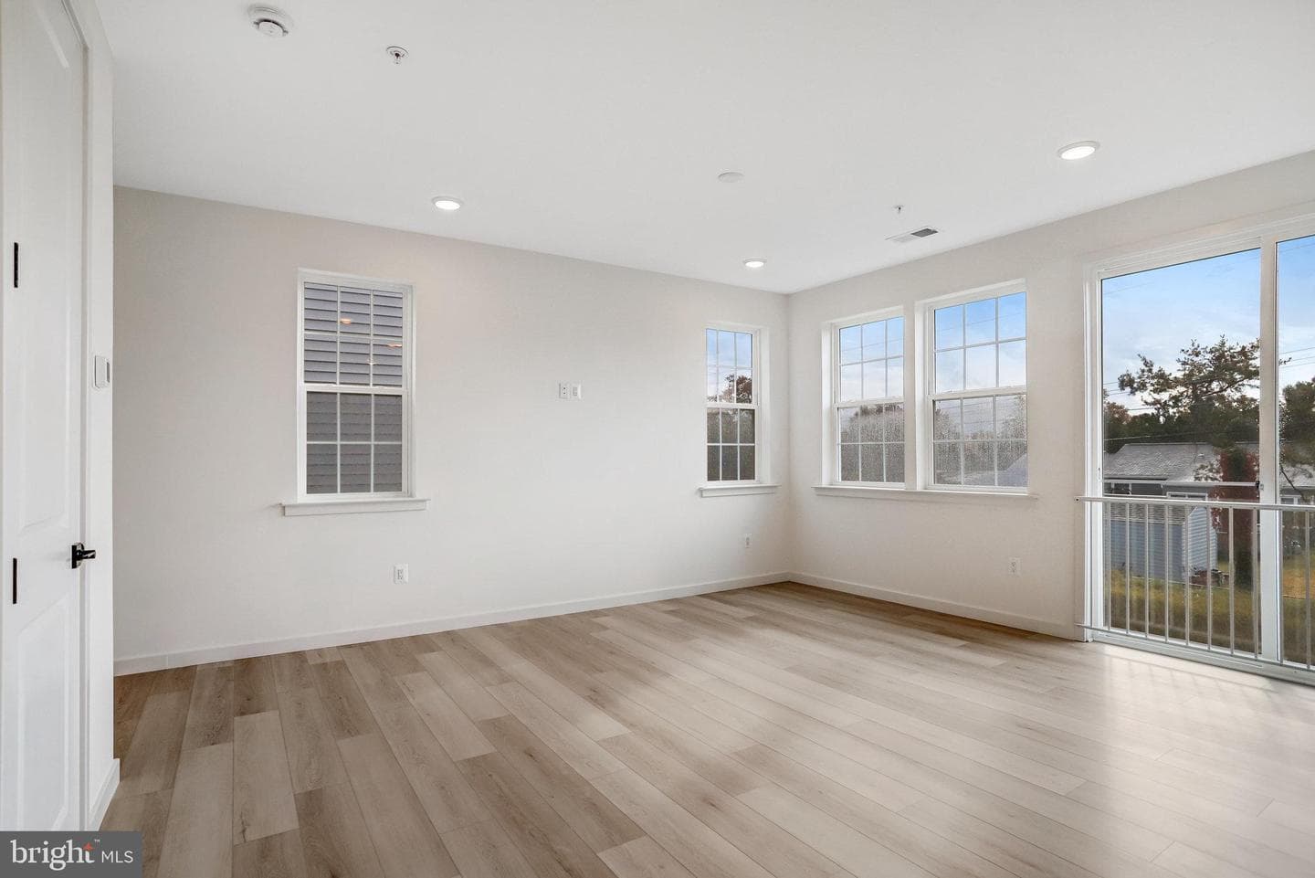 5733 Howard Drive photo 15