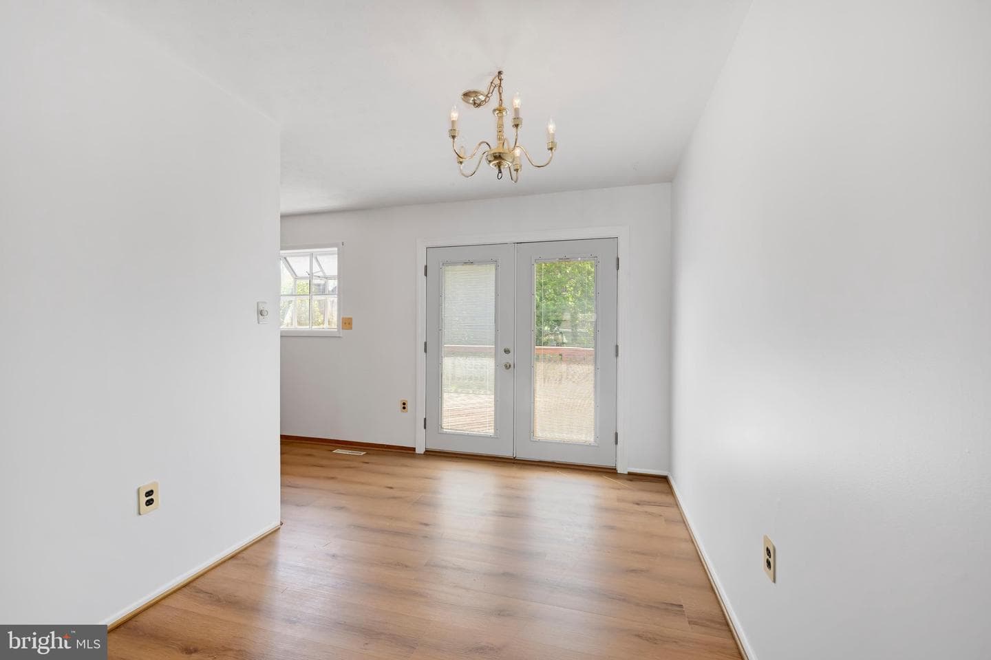 482 Kenora Drive photo 8