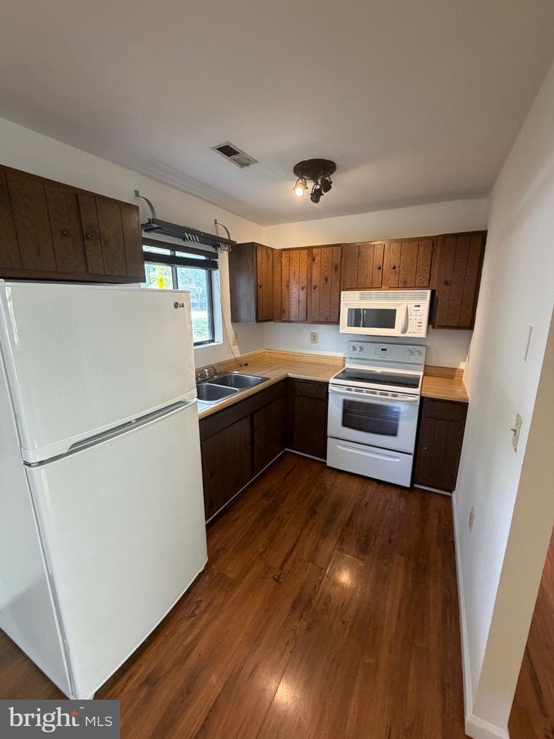 311 Londontown Road photo 17