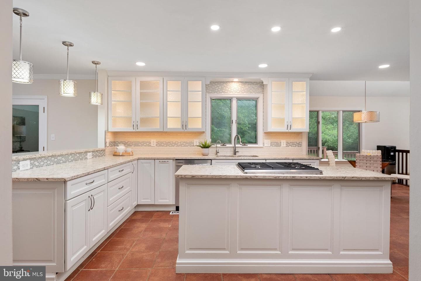 1499 Westcliff Drive photo 8