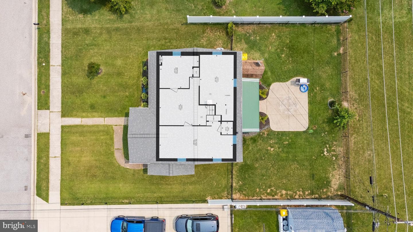 1402 Scanlan Drive photo 40