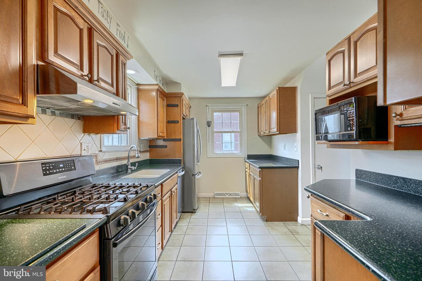 559 Fairmount photo 13