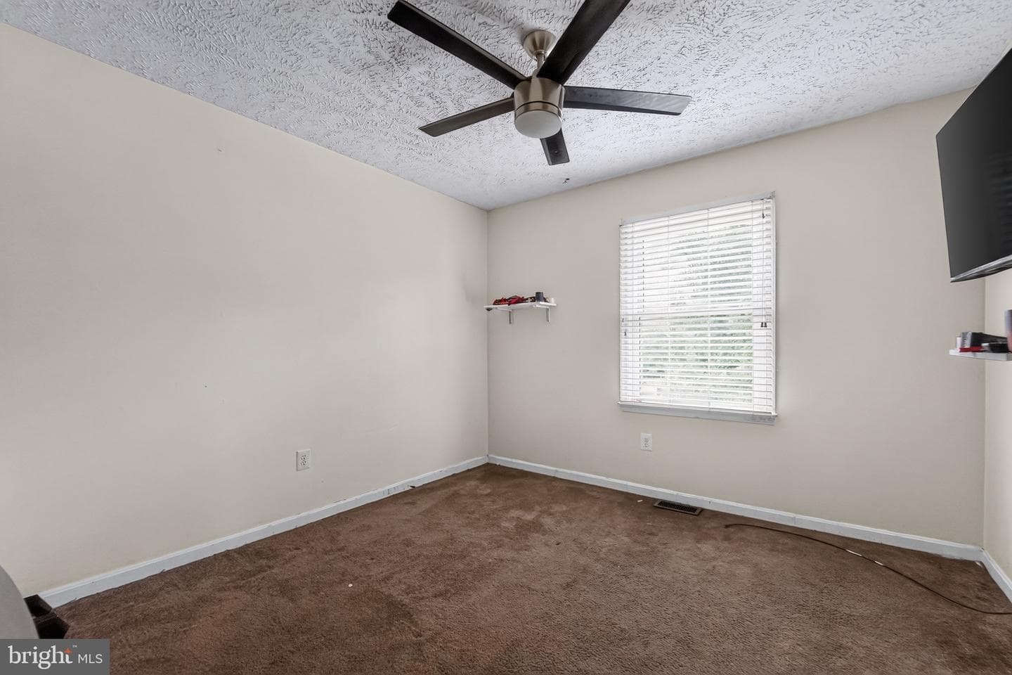 7562 Greenknoll Court photo 10