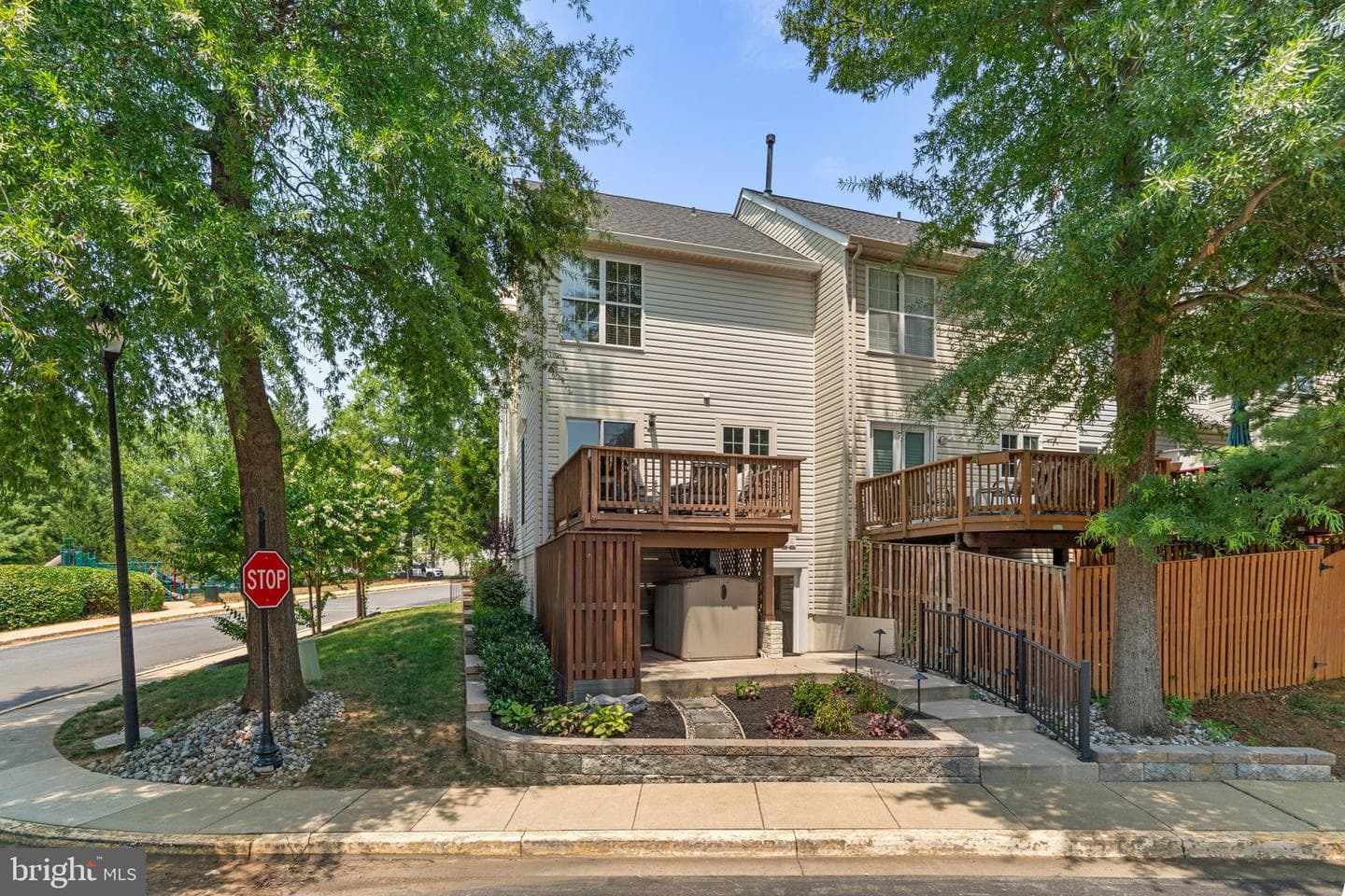 2023 Compton Court photo 4