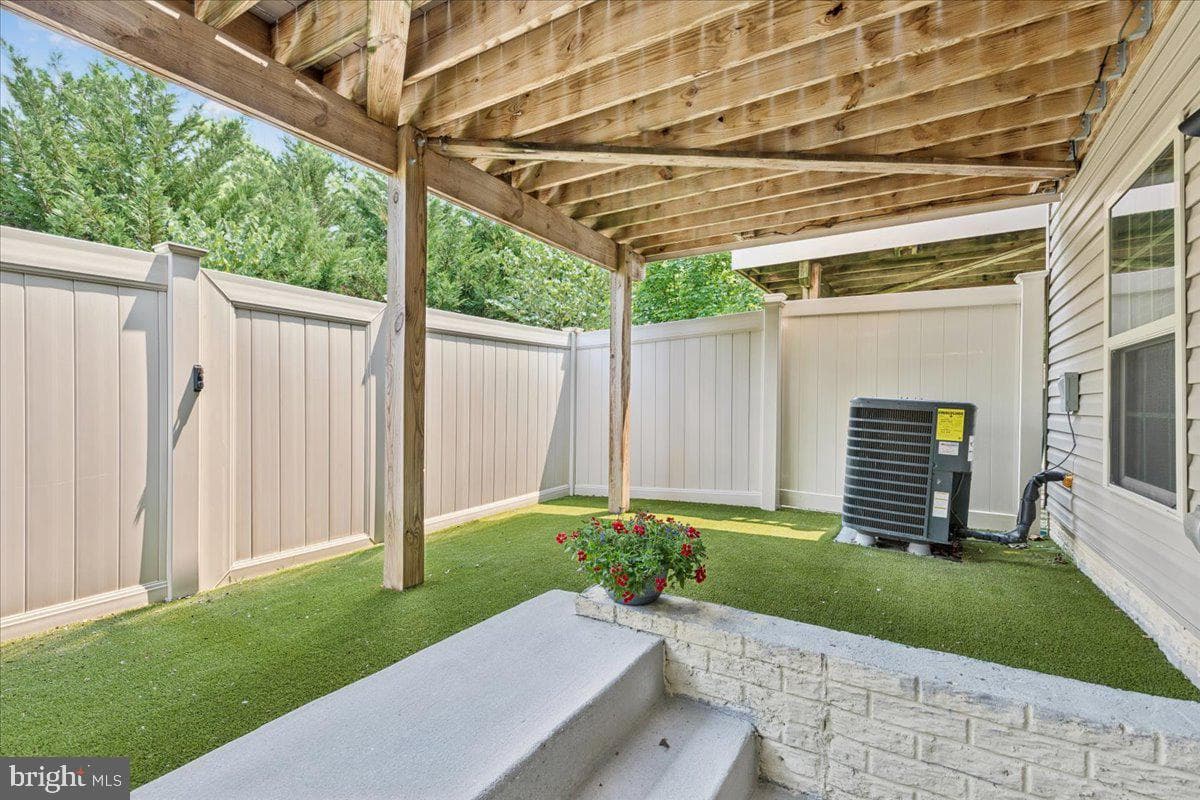 8109 Falcon Crest Drive photo 24