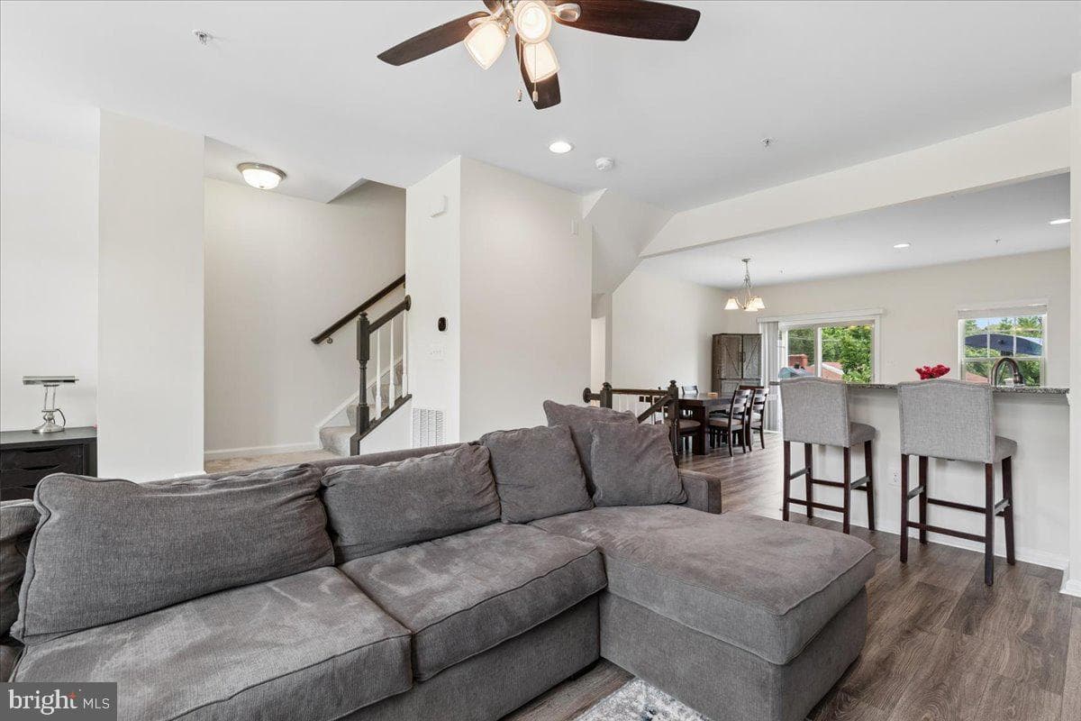 8109 Falcon Crest Drive photo 5