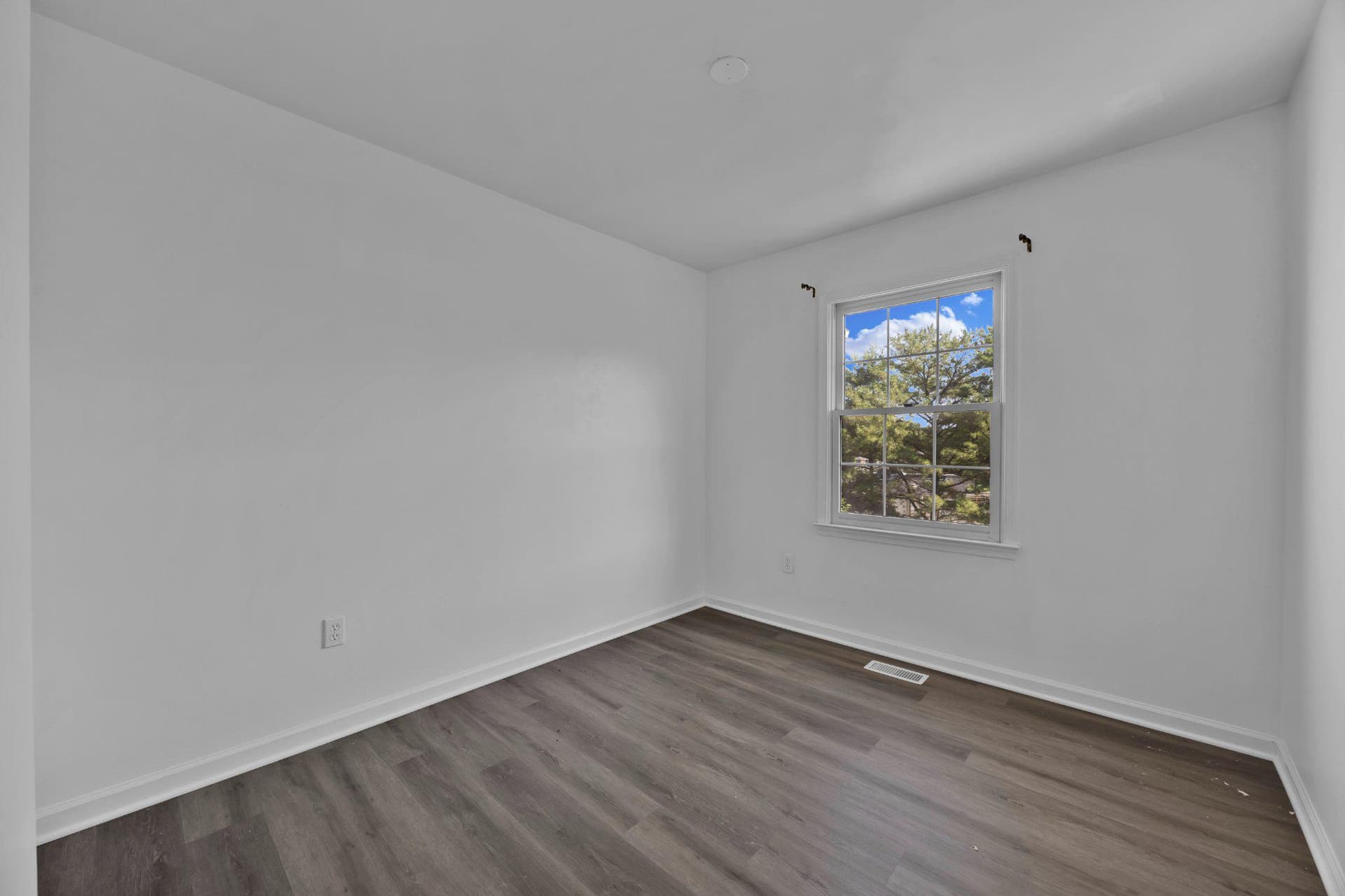 482 Watson Court photo 12