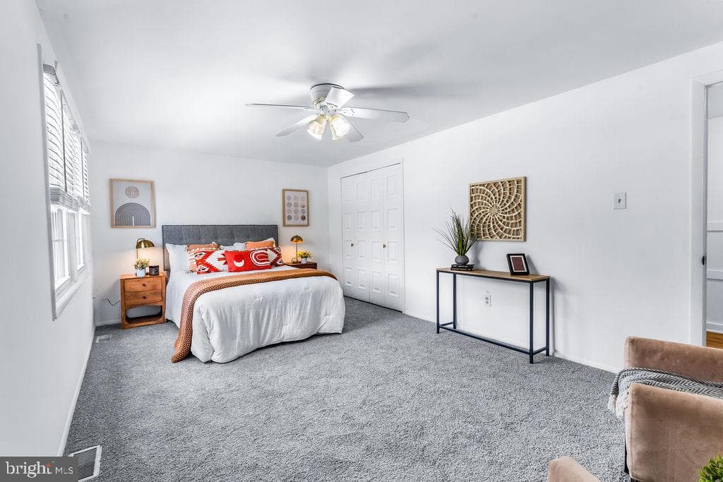 1782 Shaftsbury Avenue photo 48
