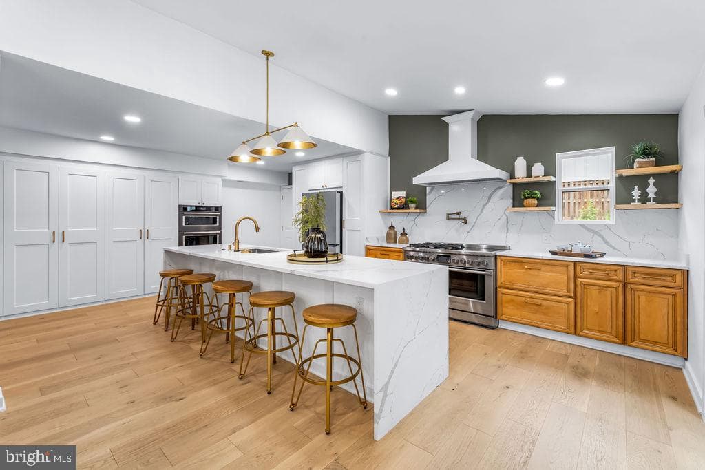 1782 Shaftsbury Avenue photo 8