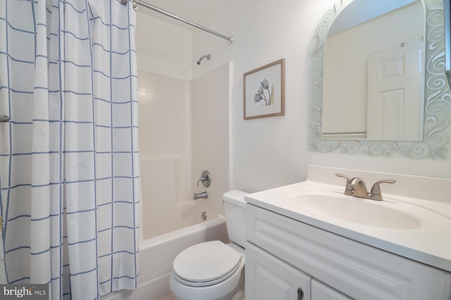 99 Phelps Avenue photo 21