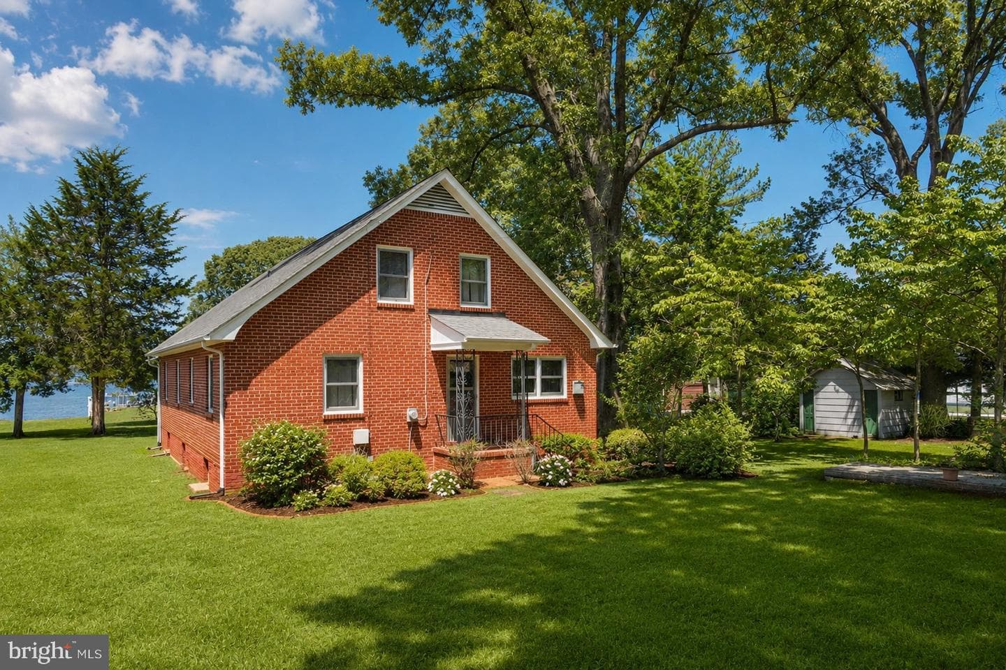 936 Burnett Avenue photo 3