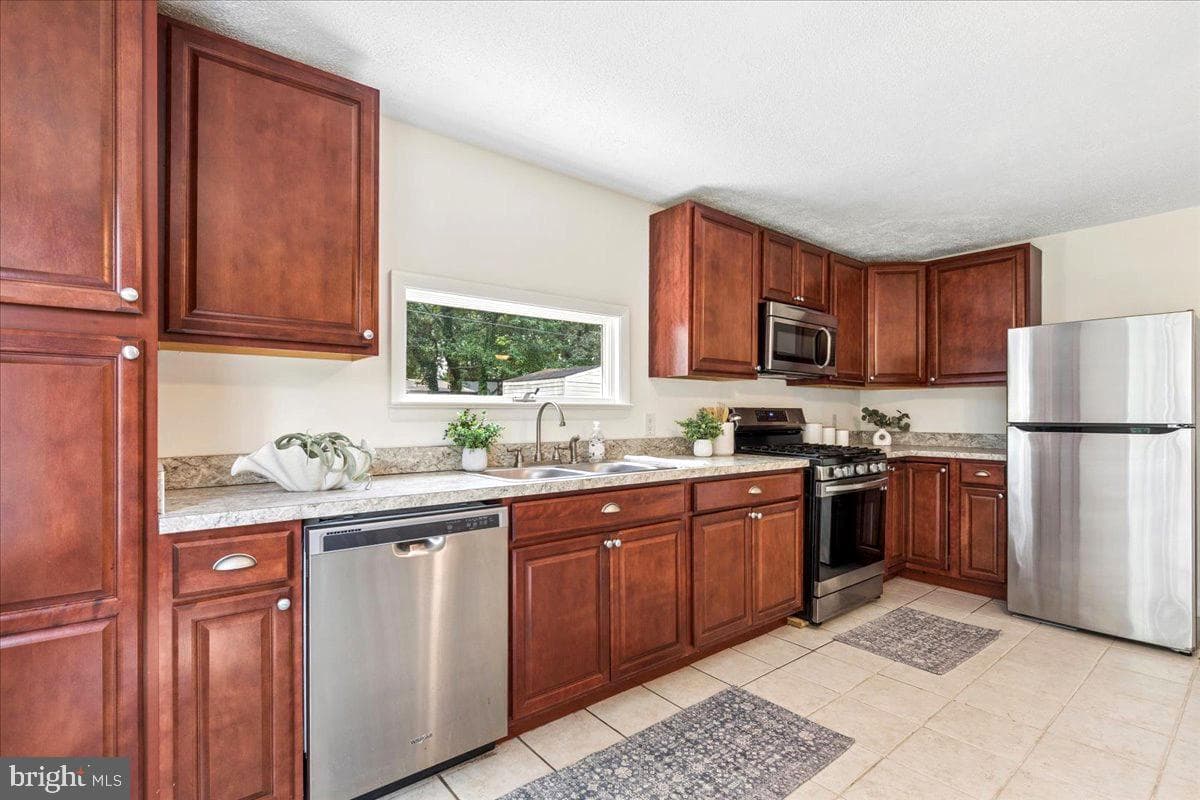423 Shetlands Lane photo 4