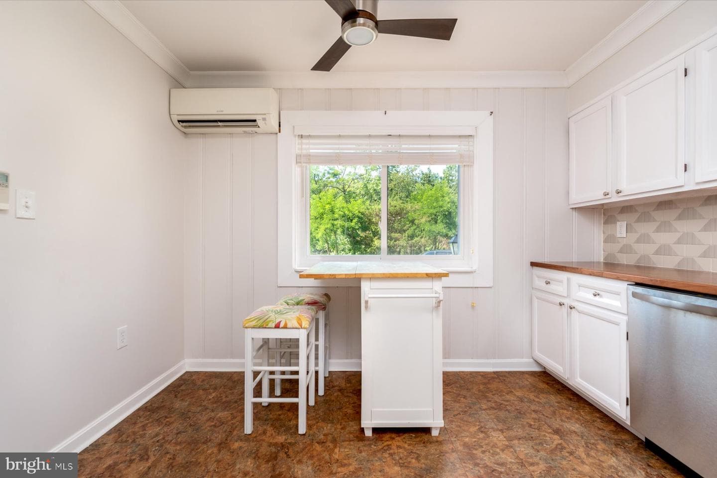 2033 Shore Drive photo 11