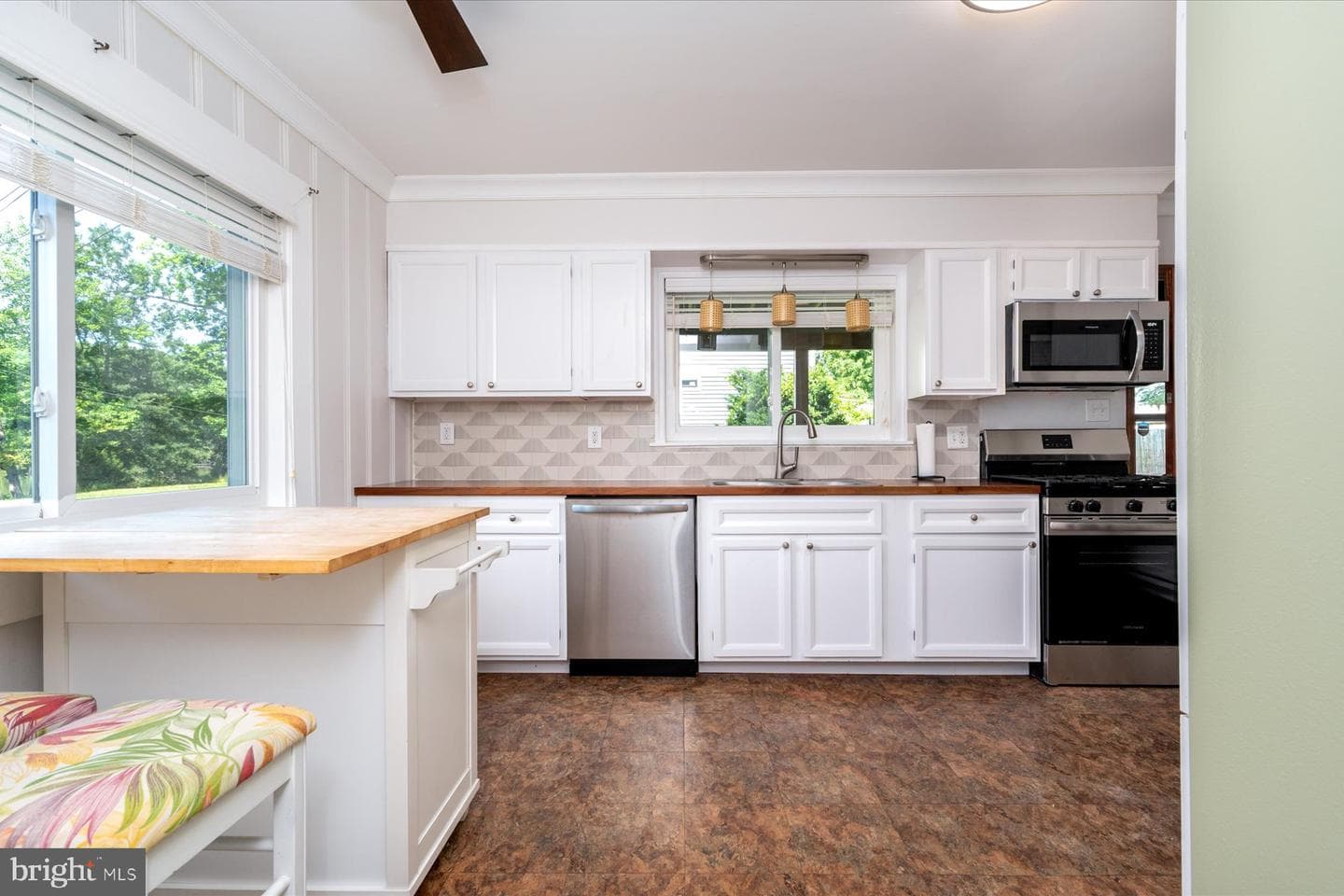 2033 Shore Drive photo 4